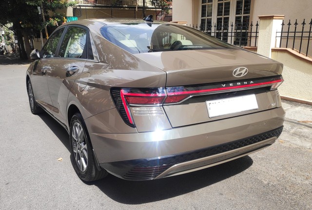 Second-hand 2023 Hyundai Verna SX for sale in Bangalore-6