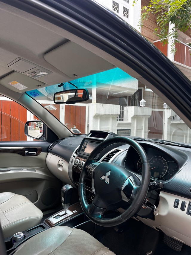 Second-hand 2015 Mitsubishi Pajero Sport 4X4 for sale in Bangalore-7