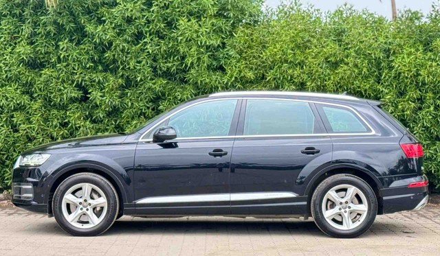 Second-hand 2018 Audi Q7 45 TDI Quattro Technology for sale in Surat-2
