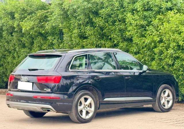 Second-hand 2018 Audi Q7 45 TDI Quattro Technology for sale in Surat-4
