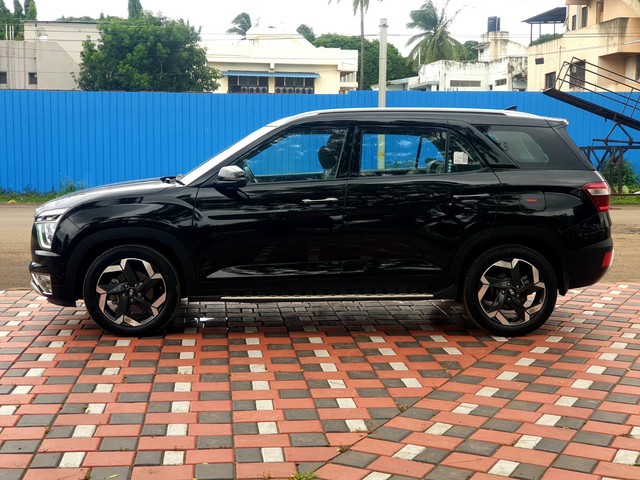 Second-hand 2022 Hyundai Alcazar Platinum (O) 7-Seater Diesel AT for sale in Sangli