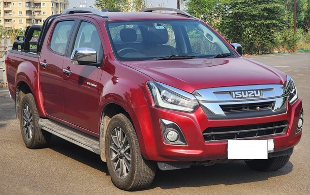 Second-hand 2023 Isuzu D-Max V-Cross 4x4 Z Prestige for sale in Sangli