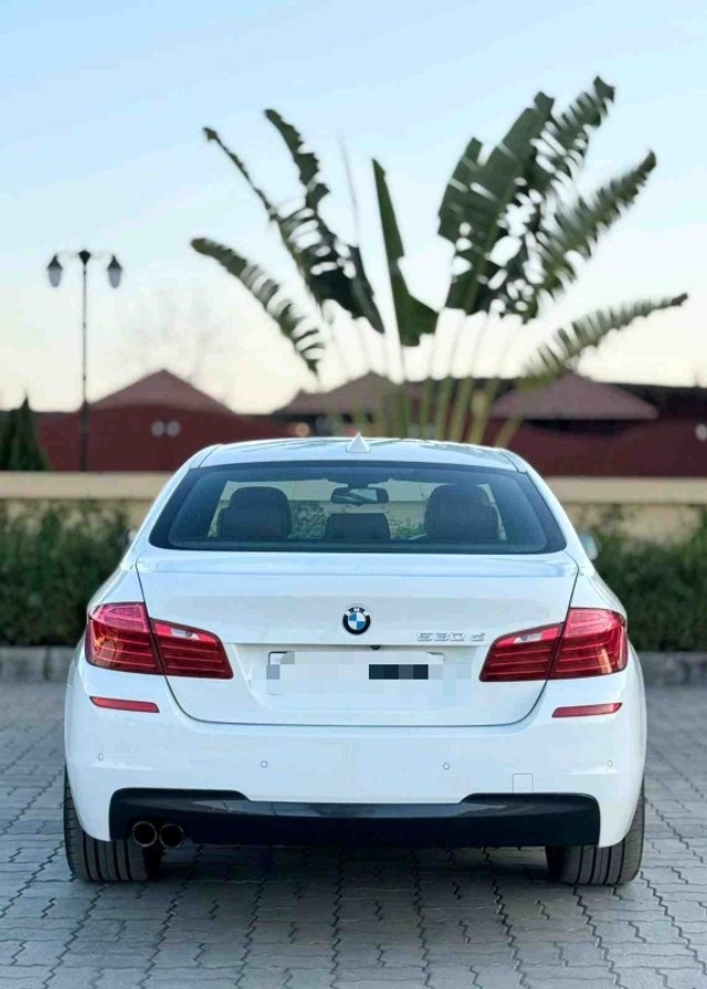 Second-hand 2016 BMW 5 Series 520d M Sport for sale in Surat-1