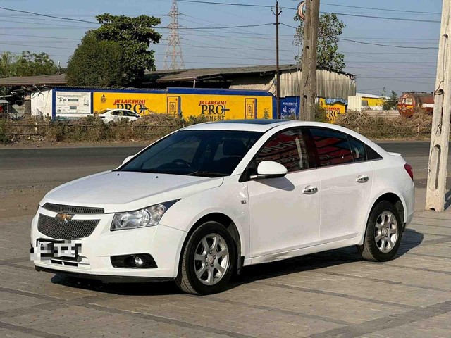 Second-hand 2013 Chevrolet Cruze LTZ for sale in Surat-2