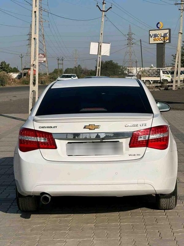 Second-hand 2013 Chevrolet Cruze LTZ for sale in Surat-1