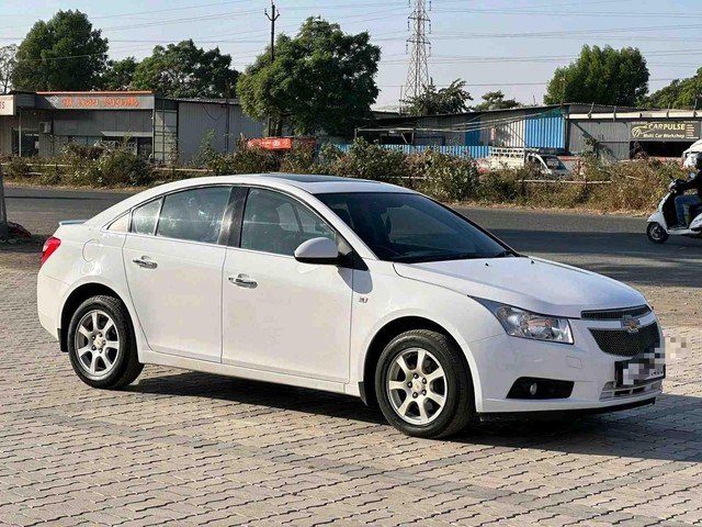 Second-hand 2013 Chevrolet Cruze LTZ for sale in Surat-4