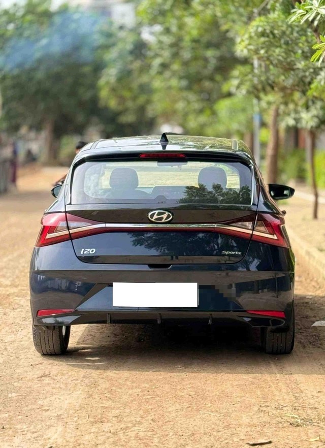 Second-hand 2021 Hyundai i20 Sportz for sale in Surat-1