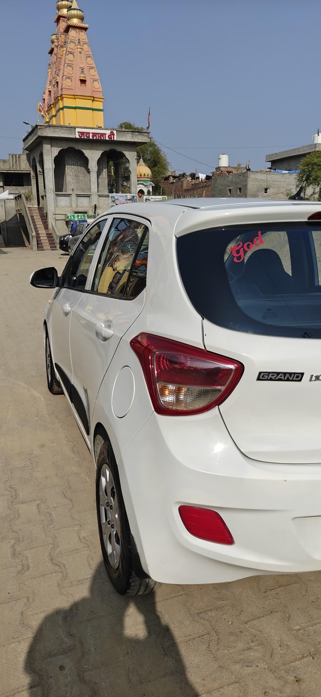 Second-hand 2015 Hyundai Grand i10 CRDi Magna for sale in Fatehabad-12