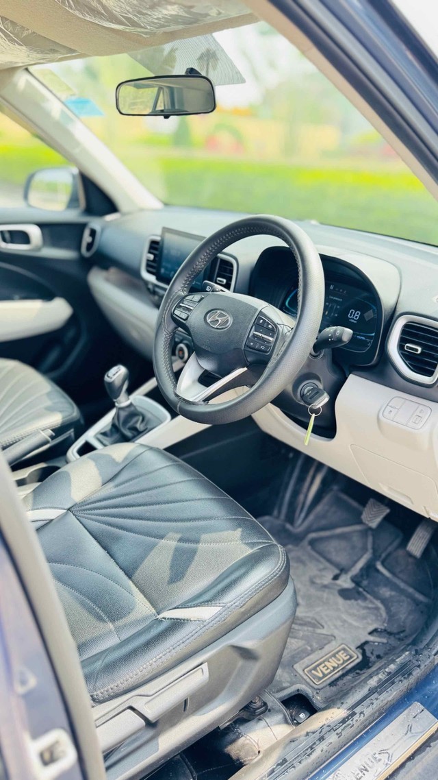 Hyundai Venue S Turbo iMT Second-hand 2022 Hyundai Venue S Turbo iMT for sale in Surat-2