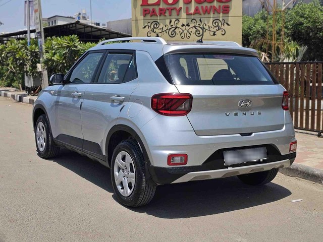 Hyundai Venue S Second-hand 2019 Hyundai Venue S for sale in Surat-3