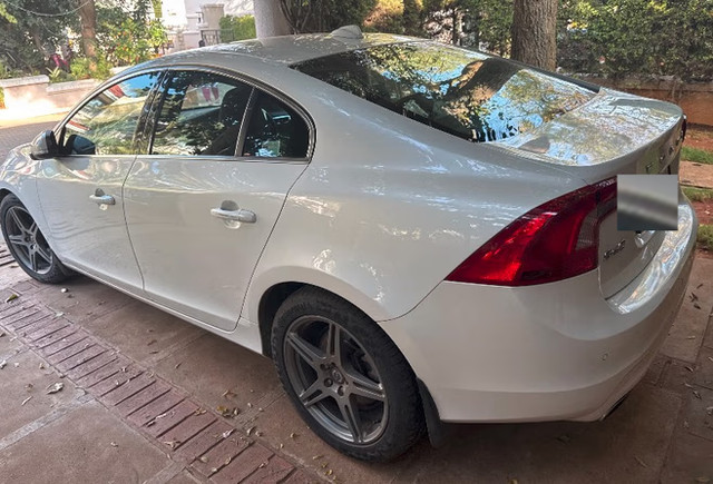 Second-hand 2015 Volvo S60 D4 Momentum BSIV for sale in Bangalore-2