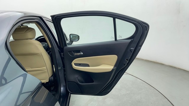 Second-hand 2022 Honda City ZX MT for sale in Chennai-39