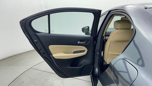 Second-hand 2022 Honda City ZX MT for sale in Chennai-38