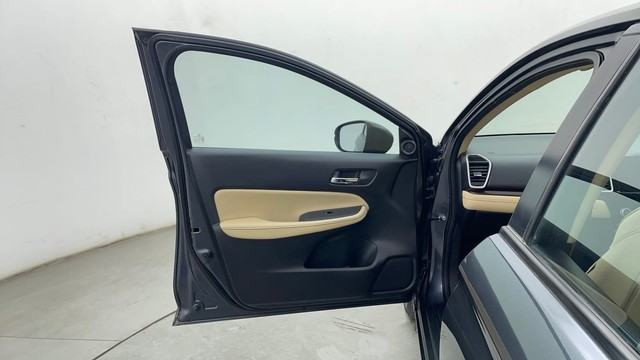 Second-hand 2022 Honda City ZX MT for sale in Chennai-32