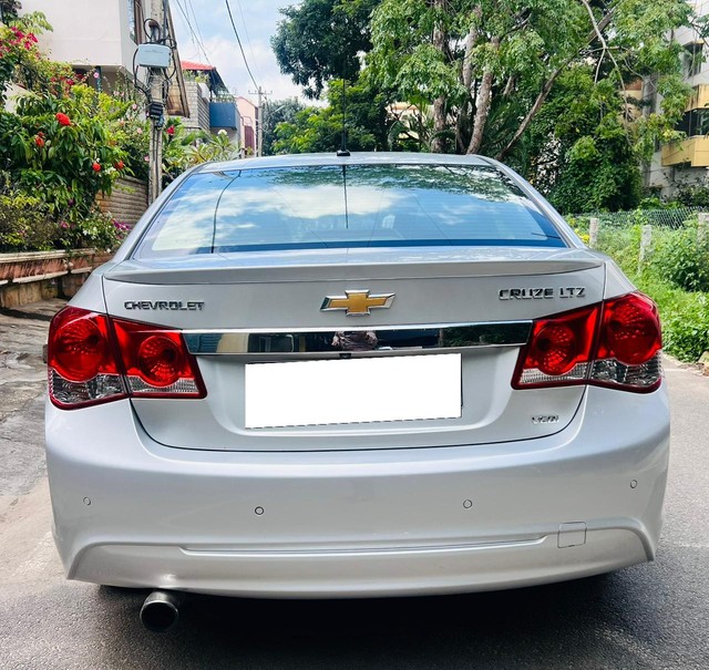 Second-hand 2017 Chevrolet Cruze LTZ for sale in Bangalore-2