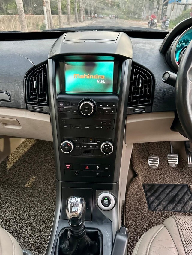 Second-hand 2016 Mahindra XUV500 W10 2WD for sale in New Delhi-4