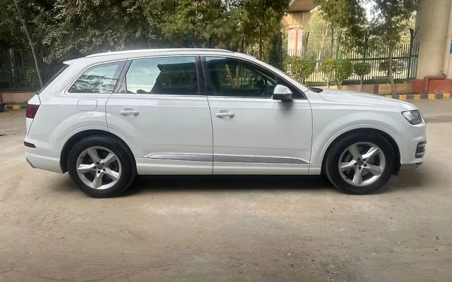 Second-hand 2017 Audi Q7 45 TDI Quattro Premium Plus for sale in New Delhi-1