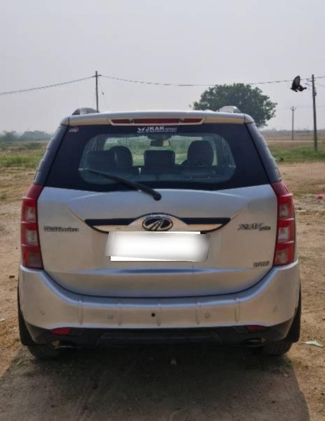 Second-hand 2015 Mahindra XUV500 W10 AWD for sale in Mahabubabad-6