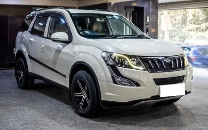 Second-hand 2017 Mahindra XUV500 W6 2WD for sale in New Delhi