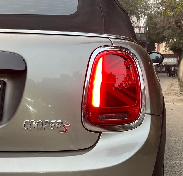 Second-hand 2018 Mini Cooper Convertible S for sale in New Delhi-6