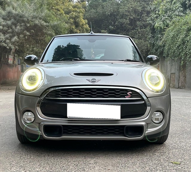 Second-hand 2018 Mini Cooper Convertible S for sale in New Delhi-4