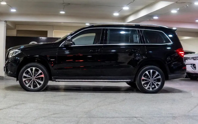 Second-hand 2018 Mercedes-Benz GLS 350d 4MATIC for sale in New Delhi-2