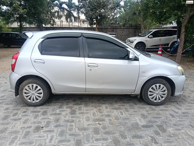 Second-hand 2017 Toyota Etios GD for sale in Coimbatore-2