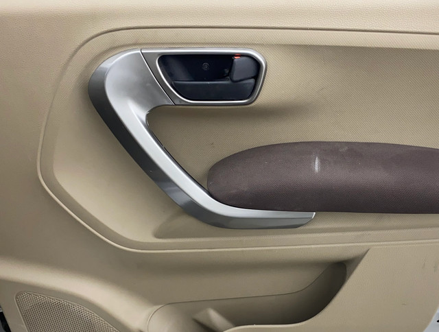 Second-hand 2019 Mahindra TUV 300 T10 for sale in Coimbatore-17