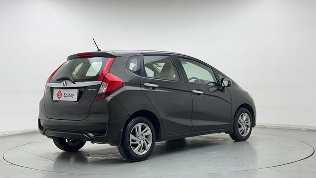 Second-hand 2022 Honda Jazz ZX for sale in Noida-3