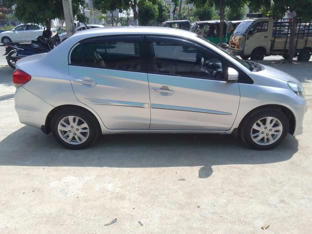 Second-hand 2015 Honda Amaze E i-Dtech for sale in Hyderabad-1