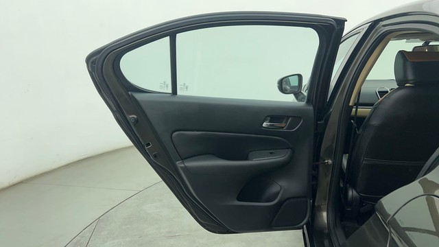 Second-hand 2022 Honda City VX MT for sale in Chennai-30