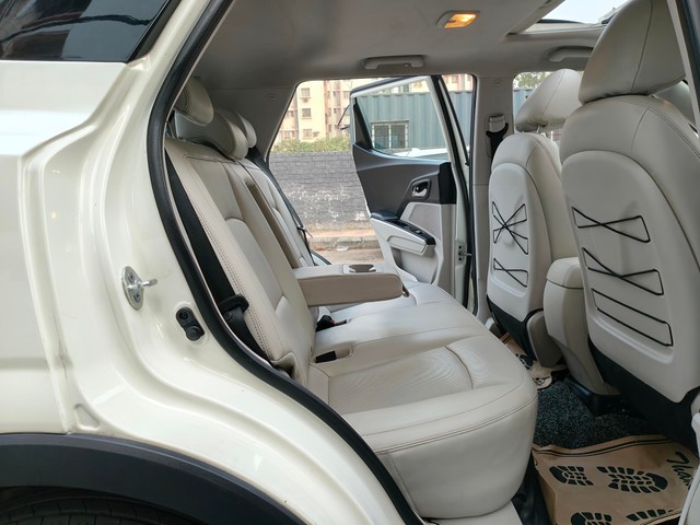 Second-hand 2023 Mahindra XUV300 W8 Opt for sale in Kolkata-14