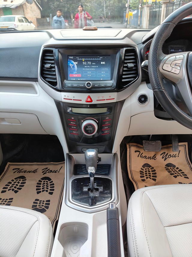 Second-hand 2023 Mahindra XUV300 W8 Opt for sale in Kolkata-13