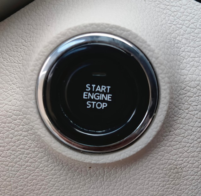 Second-hand 2023 Mahindra XUV300 W8 Opt for sale in Kolkata-17