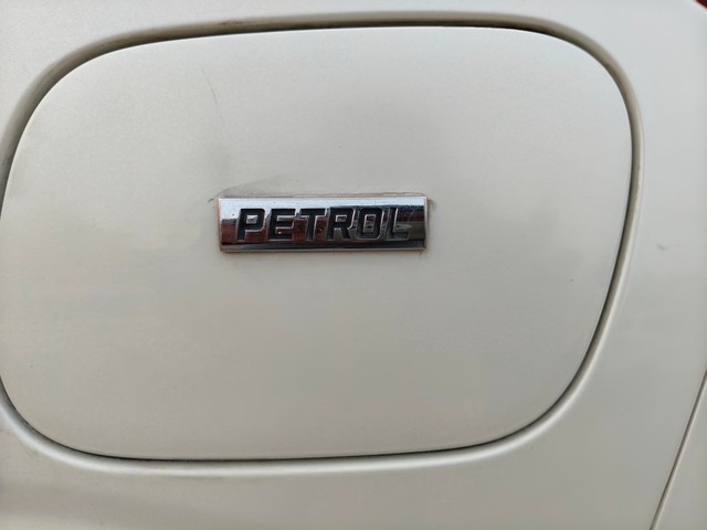 Second-hand 2023 Mahindra XUV300 W8 Opt for sale in Kolkata-9