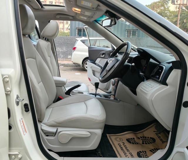 Second-hand 2023 Mahindra XUV300 W8 Opt for sale in Kolkata-16