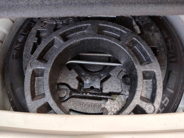 Second-hand 2023 Mahindra XUV300 W8 Opt for sale in Kolkata-27