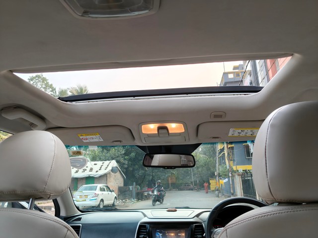 Second-hand 2023 Mahindra XUV300 W8 Opt for sale in Kolkata-21