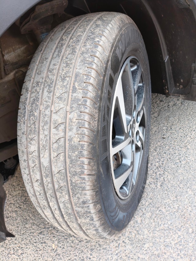 Second-hand 2023 Mahindra XUV300 W8 Opt for sale in Kolkata-26