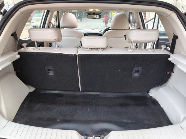 Second-hand 2023 Mahindra XUV300 W8 Opt for sale in Kolkata-24