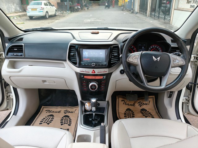 Second-hand 2023 Mahindra XUV300 W8 Opt for sale in Kolkata-18
