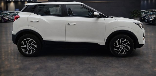 Second-hand 2023 Mahindra XUV300 W8 Opt for sale in Kolkata-1