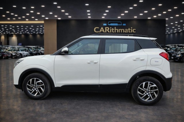 Second-hand 2023 Mahindra XUV300 W8 Opt for sale in Kolkata-3