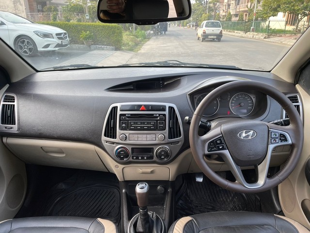 Second-hand 2012 Hyundai i20 1.2 Sportz for sale in Zirakpur-2