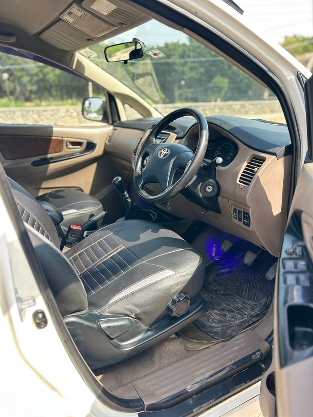 Second-hand 2015 Toyota Innova 2.5 G (Diesel) 7 Seater BS IV for sale in Zirakpur-2