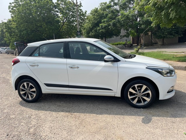 Second-hand 2014 Hyundai i20 Sportz 1.4 CRDi for sale in Zirakpur