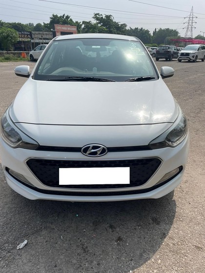 Hyundai i20 Sportz 1.4 CRDi Second-hand 2014 Hyundai i20 Sportz 1.4 CRDi for sale in Zirakpur