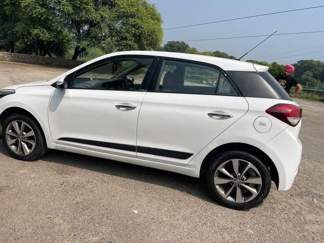 Second-hand 2014 Hyundai i20 Sportz 1.4 CRDi for sale in Zirakpur-4