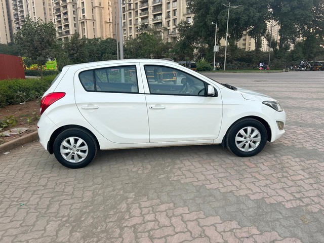 Second-hand 2013 Hyundai i20 Sportz 1.4 CRDi for sale in Thane-11