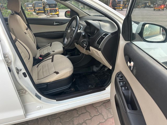 Second-hand 2013 Hyundai i20 Sportz 1.4 CRDi for sale in Thane-12